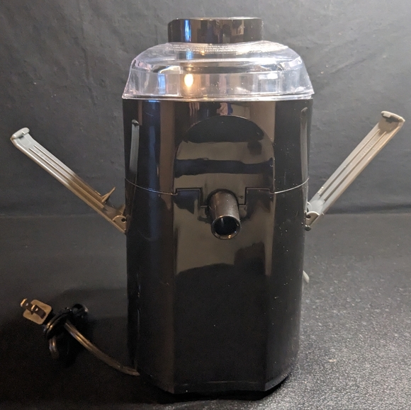 New 400 Watt Fruit And Vegetable Juice Extractor/Juicer, Compact Design, Black - Picture 9 of 12